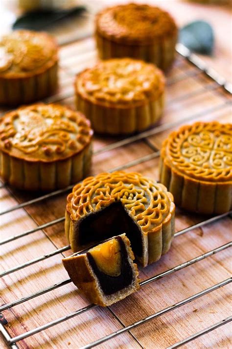 What To Know About Vietnamese Mooncake? | Travel Sense Asia™ – Vietnam Tours, Laos Tours ...