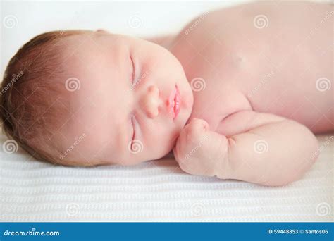 Slaap Pasgeboren Baby Stock Afbeelding Image Of Kaukasisch 59448853