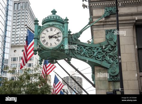 Chicago Clock Hi Res Stock Photography And Images Alamy