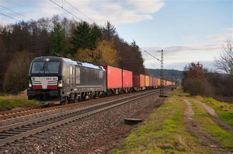 193 862 MRCE Mit Einem Containerzug Bei Postbauer Heng Richtung