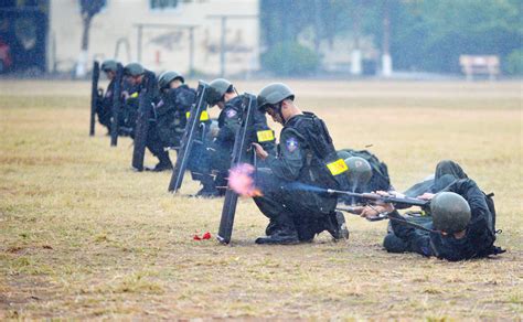 'Quả đấm thép' cảnh sát cơ động