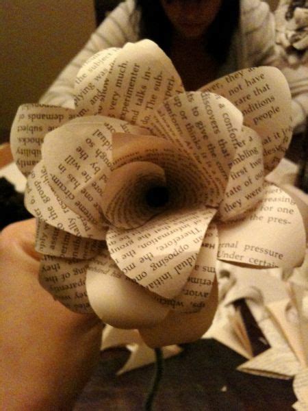 DIY Paper Flowers Diy papierblumen Basteln mit alten büchern