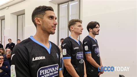 Calcio Lecco La Nuova Terza Maglia Celebra Alessandro Manzoni