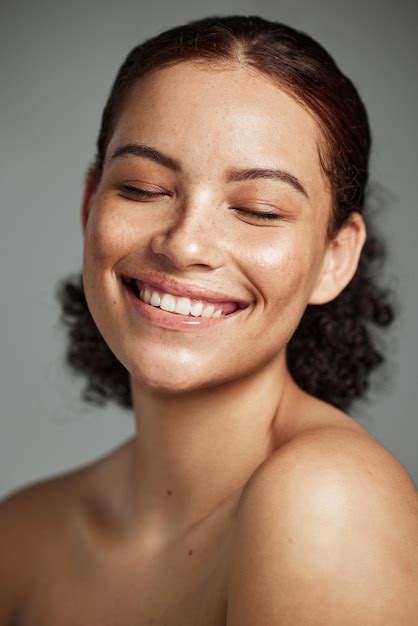 Beleza Facial E Cuidados A Pele Uma Mulher Negra Modelo Em