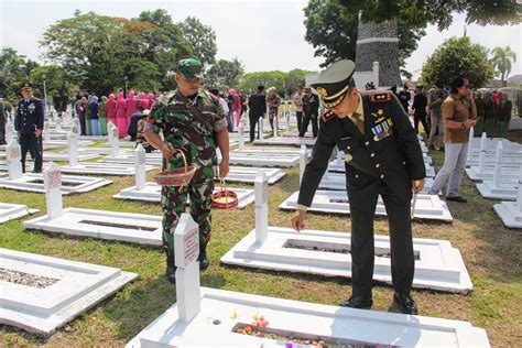 Kegiatan Ziarah Nasional Dan Tabur Bunga Dalam Rangka Hari Pahlawan