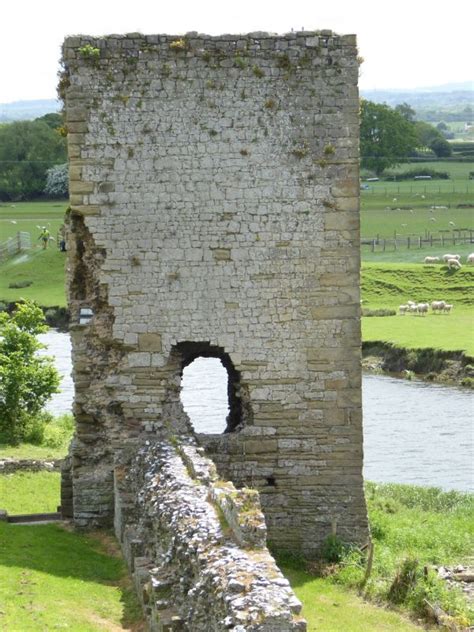 Rhuddlan Castle, Rhuddlan, Denbighshire - Photo