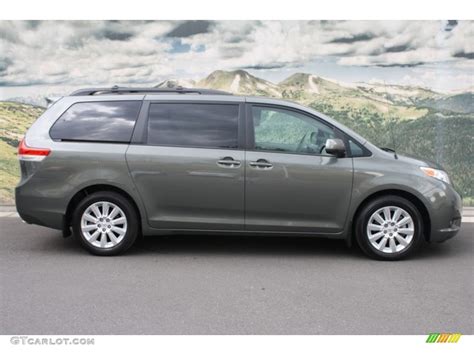 Predawn Gray Mica Toyota Sienna Xle Awd Photo