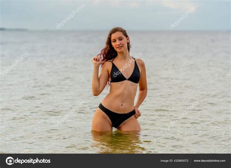 9 Hot Sexy Aurora Ruffino Bikini Pics