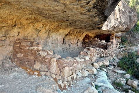 Native American Cliff Dwellings in Walnut Canyon National Monument ...