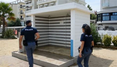 Rimini Aggredita In Spiaggia Gli Esami Confermano La Violenza