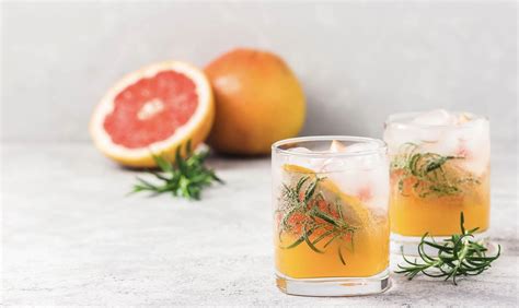 Mocktail Van Pompelmoes Gember En Rozemarijn Het Natuurhuis