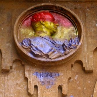 El Medallón de Franco fuera de la Plaza Mayor de SalamancaForo por