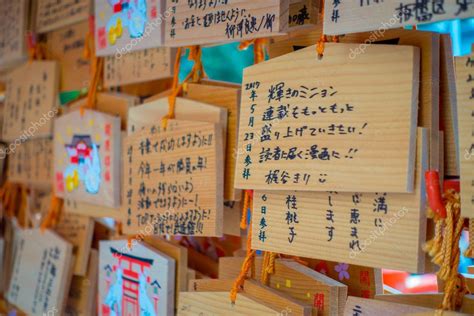 TOKIO JAPÓN 28 DE JUNIO 2017 Hermosas y pequeñas mesas de oración