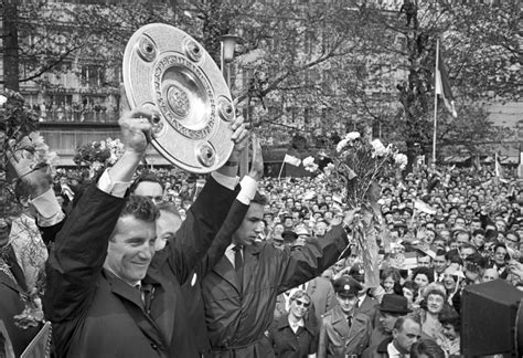 erste Fußball Bundesliga startet 1963 Politik für Kinder