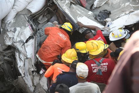 Preliminar Varios Muertos Y Heridos En Minibús Aplastado Por Patana En Quita Sueño