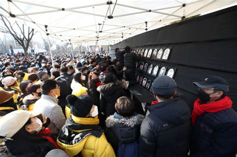 이태원 참사 유족 서울광장에 분향소 기습 설치경찰과 대치 네이트 뉴스