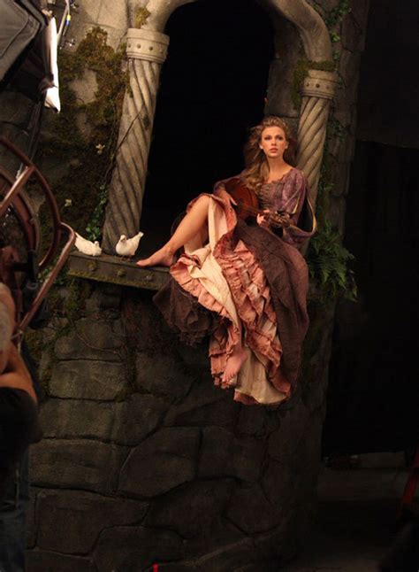 Taylor Swift Is Rapunzel For Disney Ads - Fashion Eye