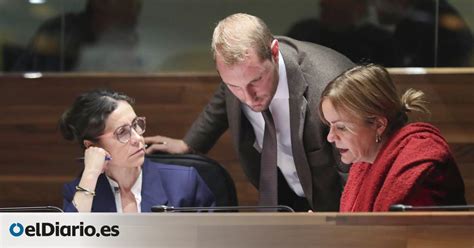 Tarjeta Roja Del Parlamento Asturiano A Scar Puente Con Los Votos Del