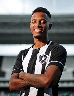 Botafogo anuncia contratação do volante Tchê Tchê em 2024 Jogadores