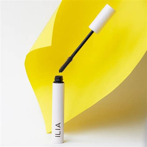 Organic Mascara For A Natural And Hydrating Makeup Look