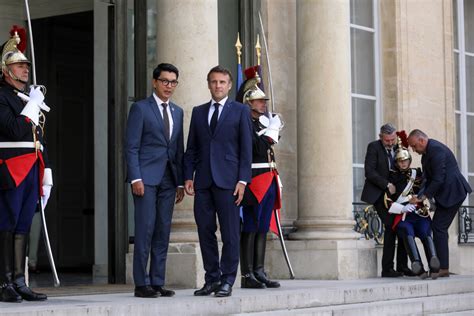 Photo Emmanuel Macron Recevait Son Homologue Malgache Andry Rajoelina