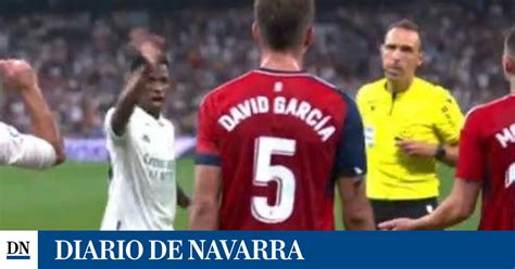 El feo gesto de Vinicius con David García