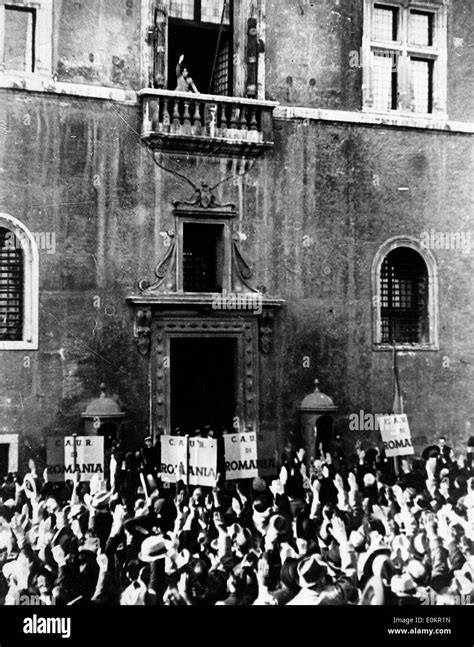 Benito Mussolini Balcony Palazzo Venezia Rome Immagini E Fotografie