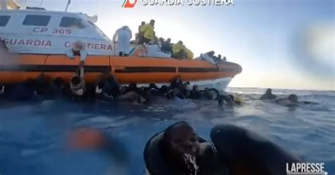 Migranti Raffica Di Arrivi A Lampedusa Tre Naufragi E Sbarchi Senza