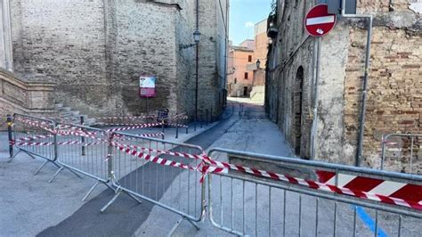 Vasto Vasto Ponteggio Pericolante A Vasto Stiamo Provvedendo A