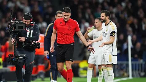 El insólito cambio de árbitro en pleno partido del Real Madrid en el