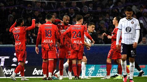 Ligue 1 Toulouse OL Lyon arrache la victoire et croit toujours à