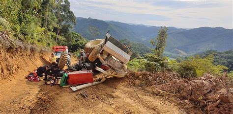 Trator tomba passa por cima de jovem e deixa vítima em estado grave na