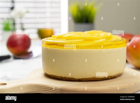 No Bake Mango Cheesecake Stock Photo Alamy