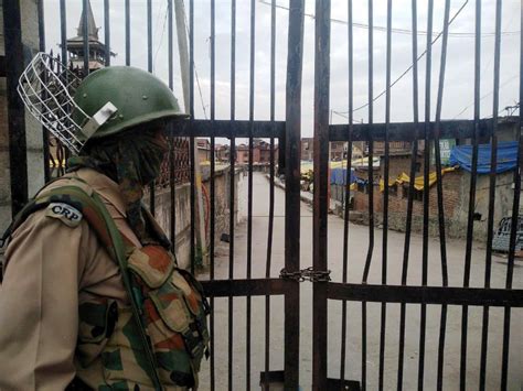 Authorities Disallow Friday Prayers At Jamia Masjid Srinagar Auqaf