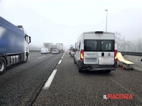 Incidente Sull Autostrada A Scontro Auto Camion Due Morti Foto Da