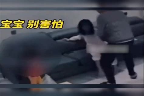 男子当孩子面家暴妻子，孩子被吓的大喊妈妈，女子反应让人泪目