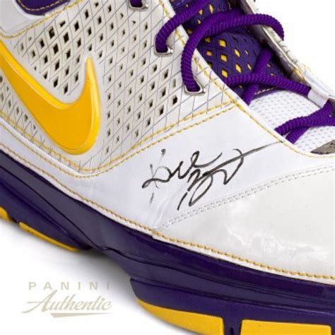 Kobe Bryant Signed Lakers Pair of (2) Nike Zoom Kobe 2 Shoes (Panini ...