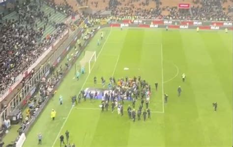 L Inter Vince Lo Scudetto Esplode La Festa In Piazza Duomo Pwgk