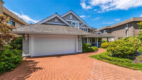 Eye Catching Paver Patterns To Consider When Designing A New Driveway