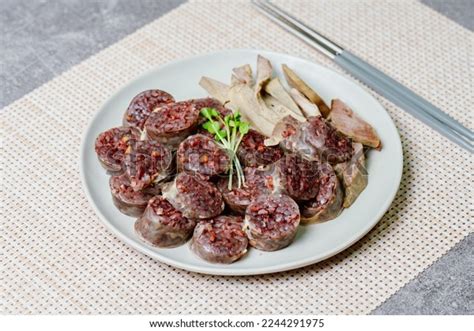 Sundae Korean Blood Sausage Pork Intestines Stock Photo 2244291975 ...