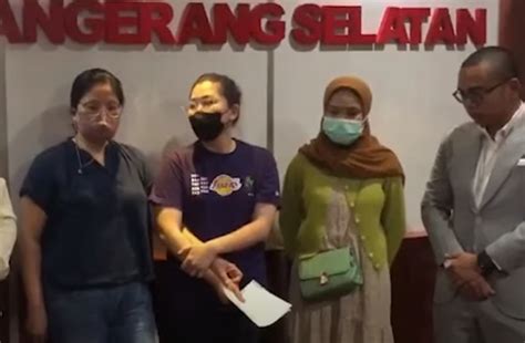 Polisi Periksa Saksi Dalam Kasus Wanita Curi Coklat Dan Intimidasi