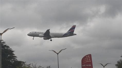 Airbus A Pr Myj Na Aproxima O Final Antes De Pousar Em Manaus Vindo