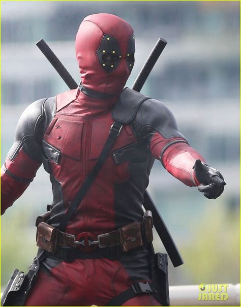 Ryan Reynolds's Full 'Deadpool' Suit Gets Pictured on Set!: Photo ...