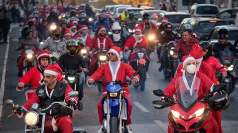 O Desfile De Moto Pai Natal Em Corroios Espalhando Alegria No Natal