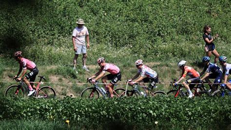 Schon wieder Zuschauer löst Tour Massensturz aus Rennrad SportNews bz