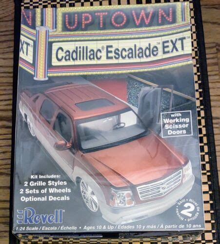 SEALED 1 24 REVELL UPTOWN Model SUV Car Kit CADILLAC ESCALADE EXT 85