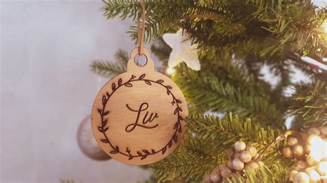 Houten Kerstbal Liv Uniek Namens Mij Gepersonaliseerde Cadeaus