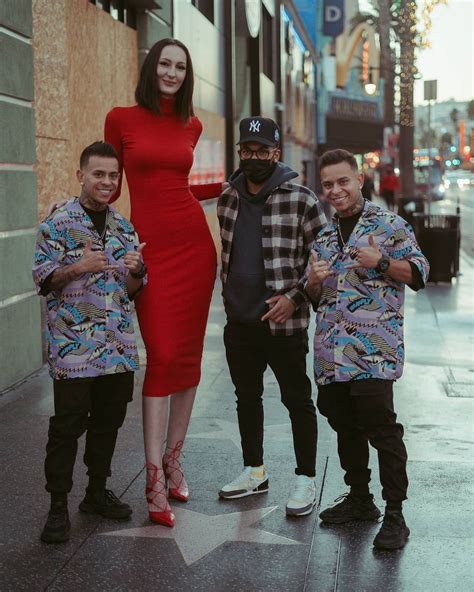 10 Gorgeous Photos Of Ekaterina Lisina The Tallest Woman In The World