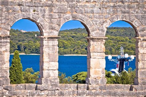 L Anfiteatro Di Arena Pula Roman In Istria Si Vede Attraverso I Muri