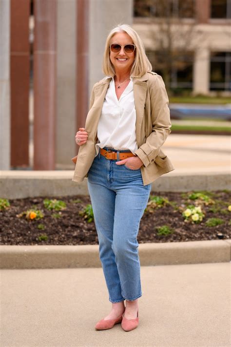 Casual Jeans Outfit Without A Tee Jeans Outfit Casual Spring Wardrobe Essentials Jean Outfits